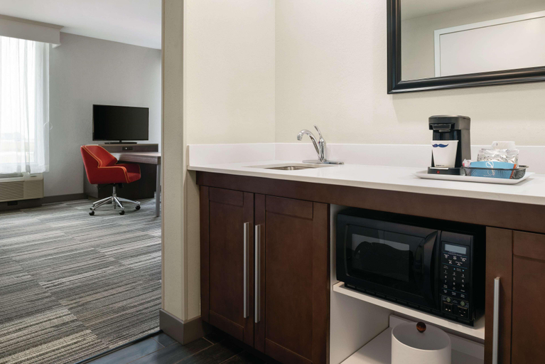 Bedroom 3, Hampton Inn By Hilton Champaign Southwest, Champaign