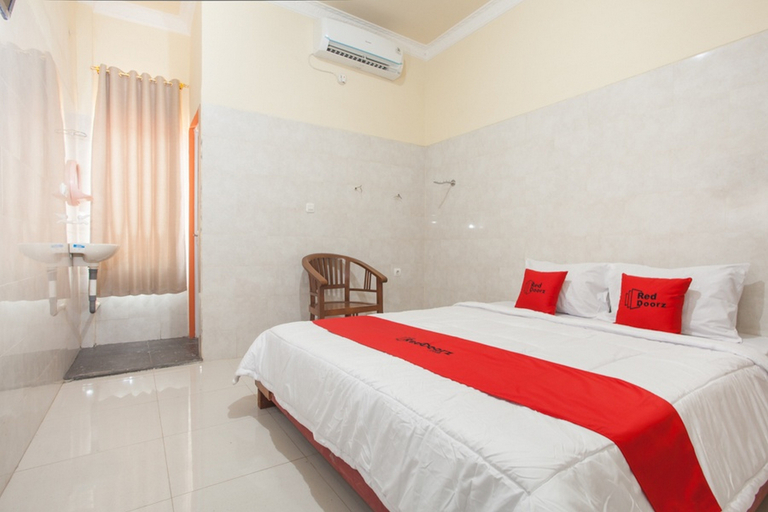 Bedroom, RedDoorz @ Sedati, Sidoarjo