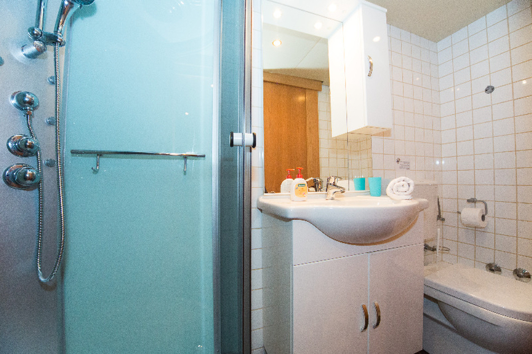 Bathroom 4, Cruise From Dubrovnik On M/Y Dalvin, Šibenik