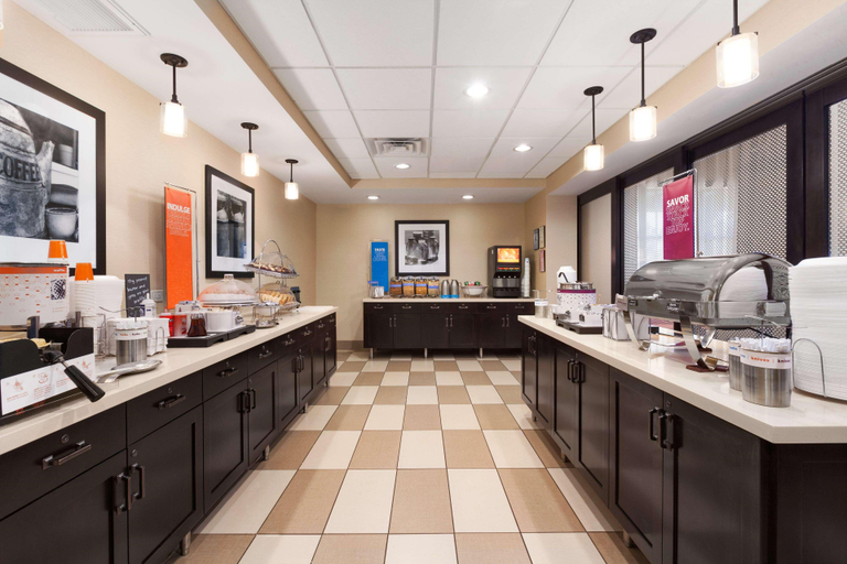 Food & Drinks 5, Hampton Inn & Suites San Bernardino, San Bernardino