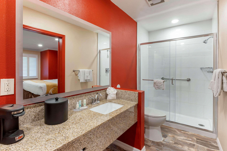Bathroom 4, Buena Park Hotel Near Knott's Berry Farm, Orange
