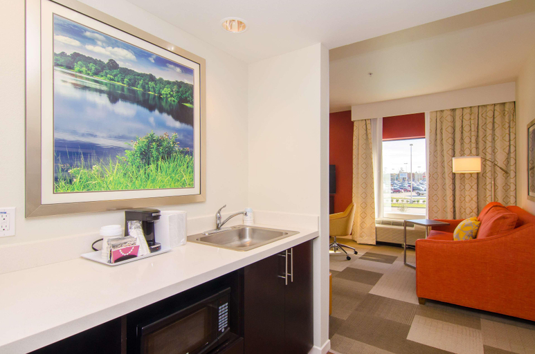 Bedroom 3, Hampton Inn & Suites Huntsville, Walker