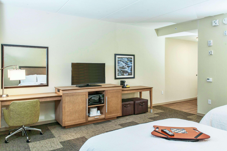 Bedroom 3, Hampton Inn Hibbing, Saint Louis