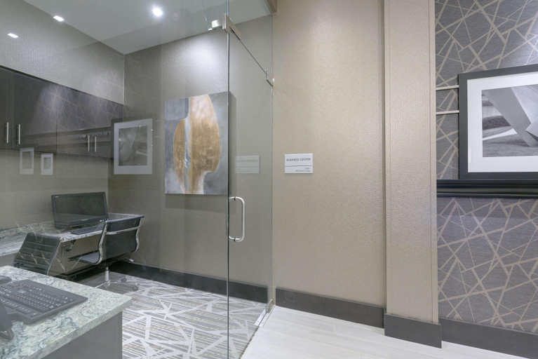 Bathroom 4, Hampton Inn & Suites Worcester, Worcester
