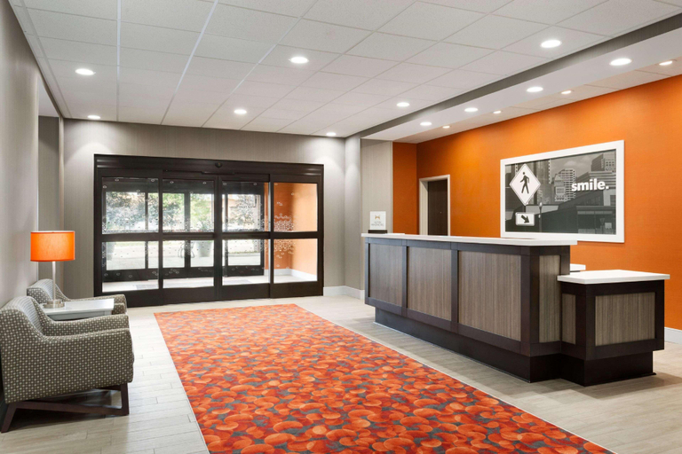 Public Area, Hampton Inn North Olmsted Cleveland Airport, Cuyahoga
