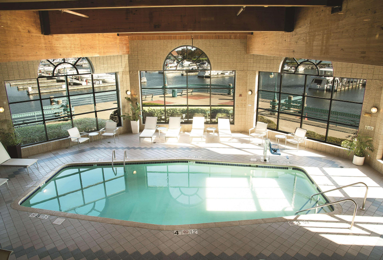 Sport & Beauty 3, Doubletree by Hilton Racine Harbourwalk, WI, Racine