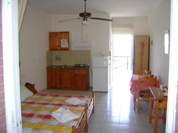 Bedroom 5, Hotel Kallithea, Central Greece