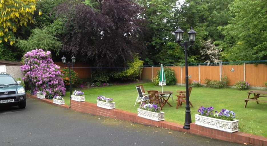 Exterior & Views 1, Woodlands Hotel, Sandwell