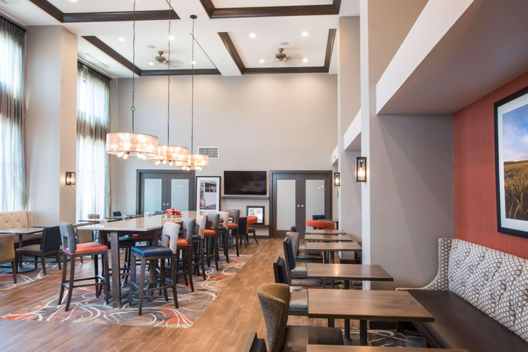 Food & Drinks 5, Hampton Inn & Suites Wisconsin Dells Lake Delton, Sauk