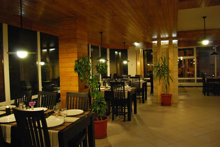 Food & Drinks 5, Casa Teo, Mahmudia