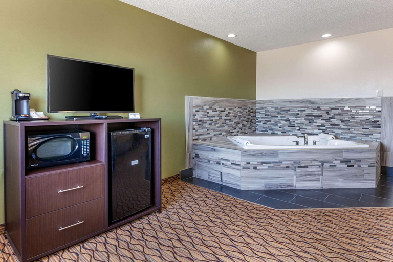 Public Area 3, Quality Inn New London, Waupaca