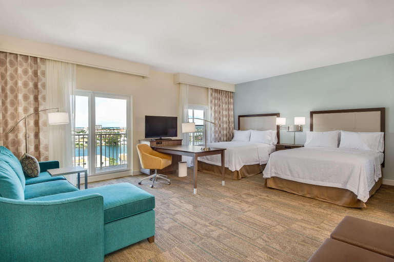 Bedroom 4, Hampton Inn & Suites Clearwater Beach, Pinellas