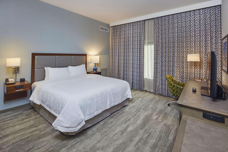 Bedroom 4, Hampton Inn & Suites Sacramento at Csus, Sacramento