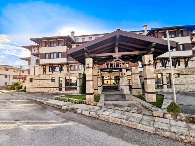 Exterior & Views