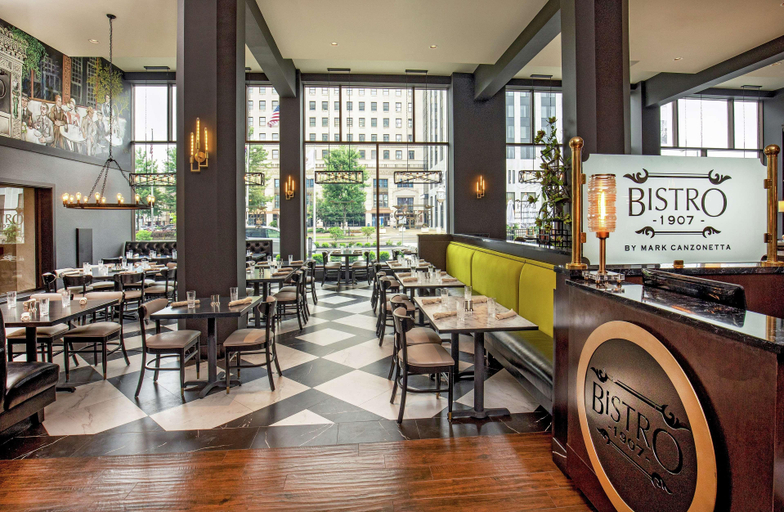 Public Area 3, DoubleTree by Hilton Youngstown Downtown, Mahoning