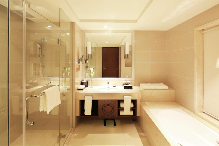 Bathroom 5, DoubleTree by Hilton Ningbo - Chunxiao, Ningbo