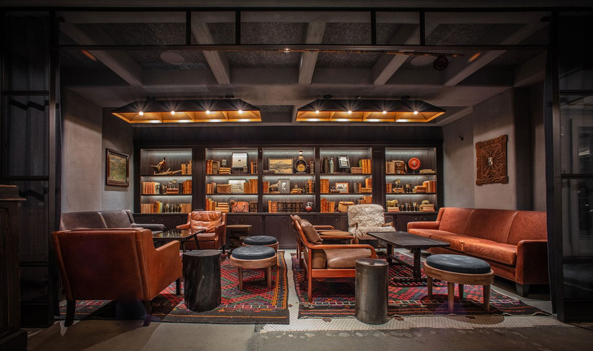 Public Area 3, Woodlark, Multnomah