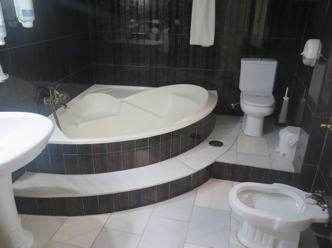 Bathroom 4, Hotel Restaurante Boabdil, Granada