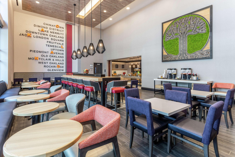 Public Area 3, Hampton Inn Oakland Downtown-City Center, Alameda