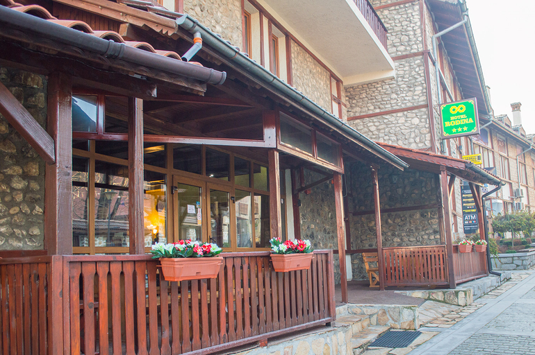 Exterior & Views