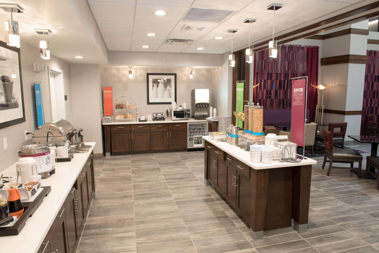 Food & Drinks 5, Hampton Inn & Suites Bay City, Bay