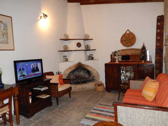 Public Area, Nikis House