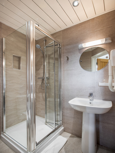 Bathroom 5, Dene Hotel, Newcastle upon Tyne