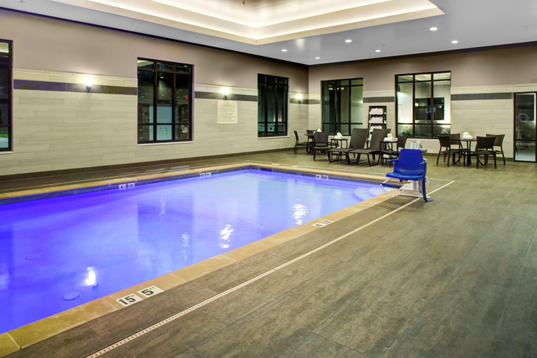 Sport & Beauty 5, Hampton Inn & Suites Pittsburg Kansas Crossing, Crawford