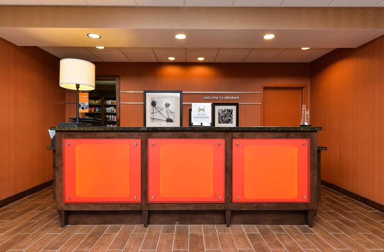 Public Area, Hampton Inn Clinton, IA, Clinton