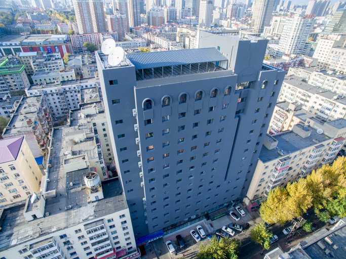 Exterior & Views