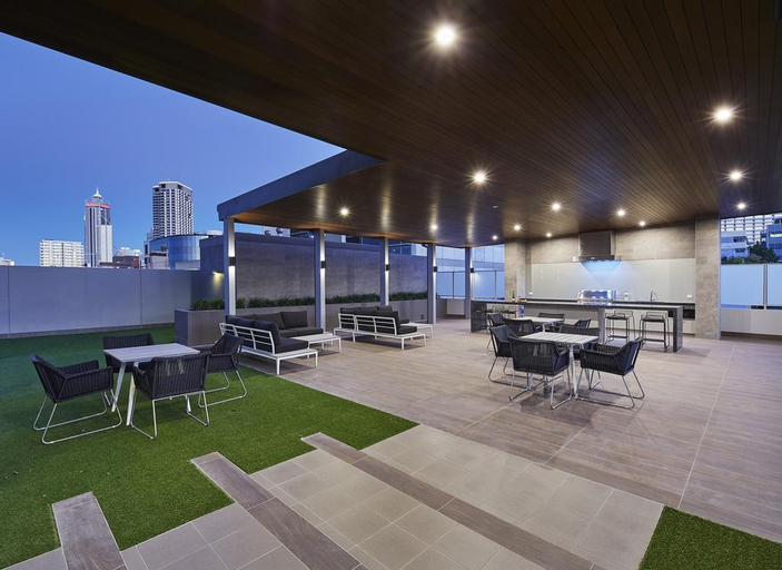Exterior & Views 21