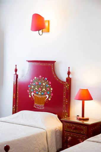 Others, Casas De Romaria, Mora
