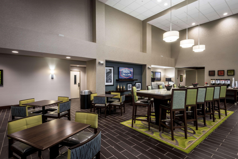 Food & Drinks 5, Hampton Inn & Suites Hammond, Lake