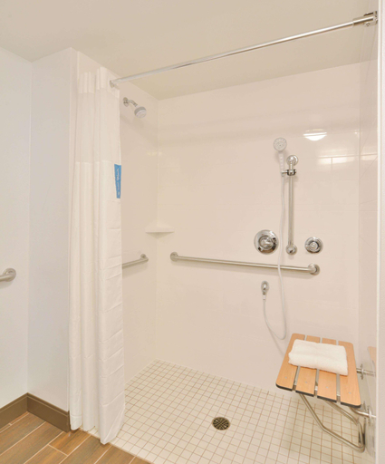 Bathroom 3, Hampton Inn & Suites Menomonie, Dunn
