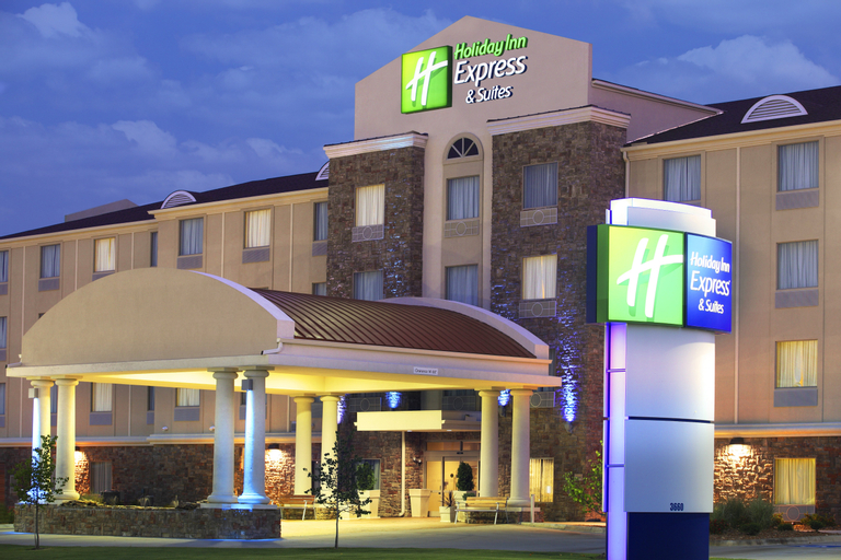 Holiday Inn Express & Suites SEARCY, White