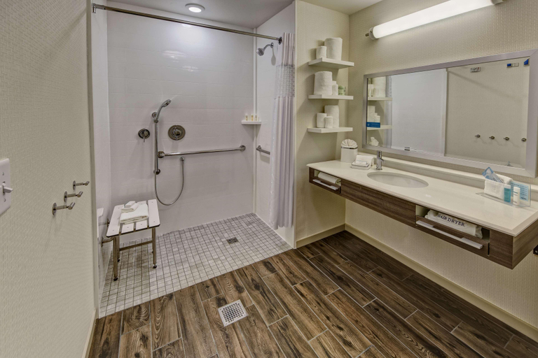 Bathroom 5, Hampton Inn & Suites Nashville Hendersonville, Sumner