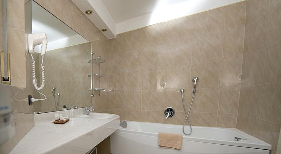Bathroom 4, Hotel Continental, Torino