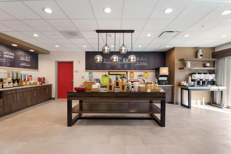 Public Area, Hampton Inn Batesville, Independence