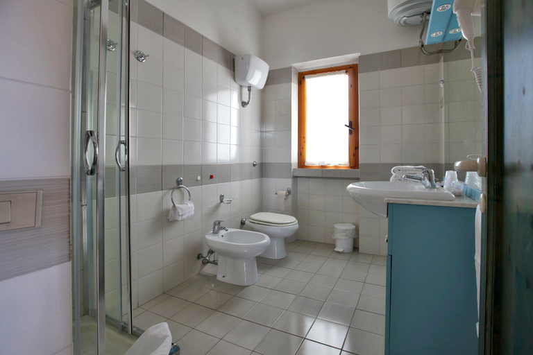 Bathroom 4, Club Esse Residence Capo d'Orso, Olbia-Tempio