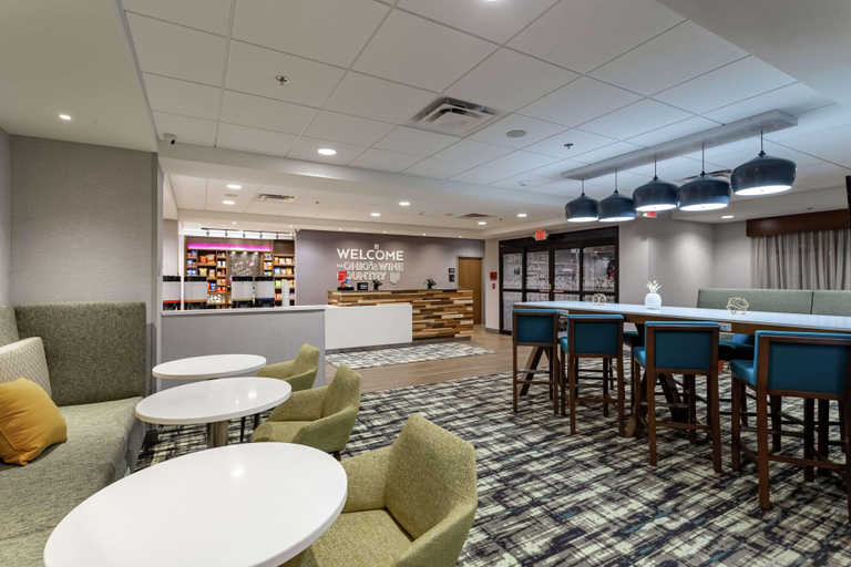 Public Area 2, Hampton Inn Madison, Lake