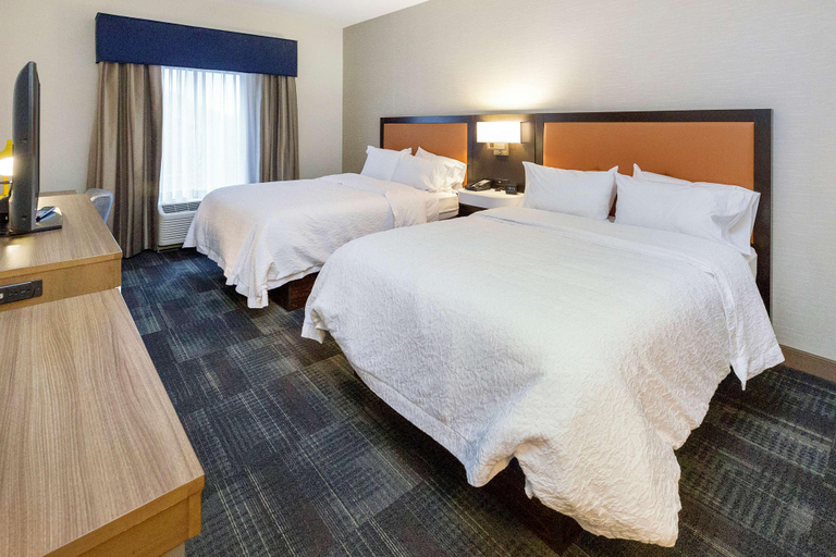 Bedroom 3, Hampton Inn & Suites Morgantown Univ. Town Centre, Monongalia