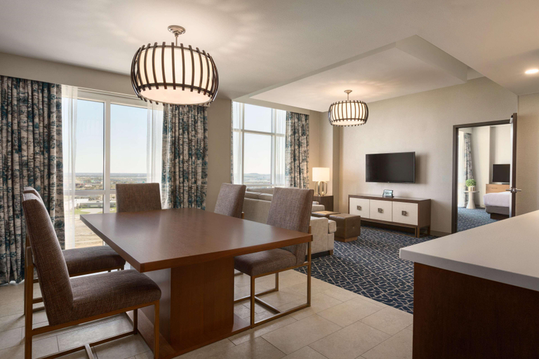 Bedroom 3, Embassy Suites by Hilton Denton Convention Center, Denton