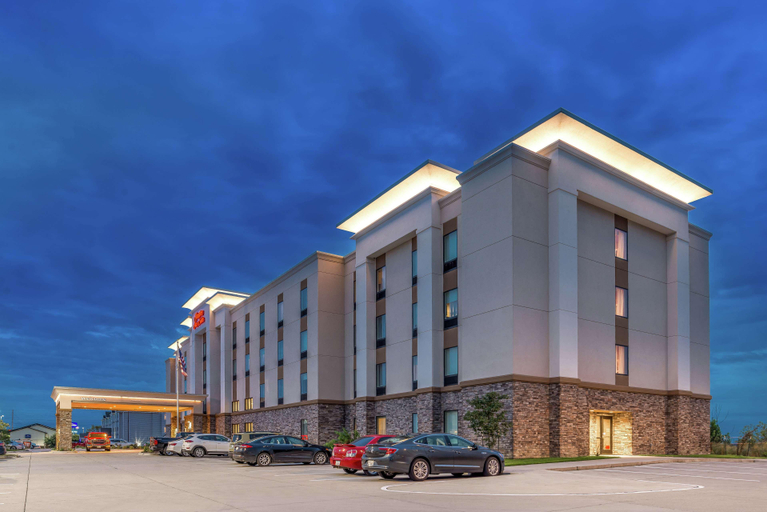 Exterior & Views 2, Hampton Inn & Suites Ame, Story