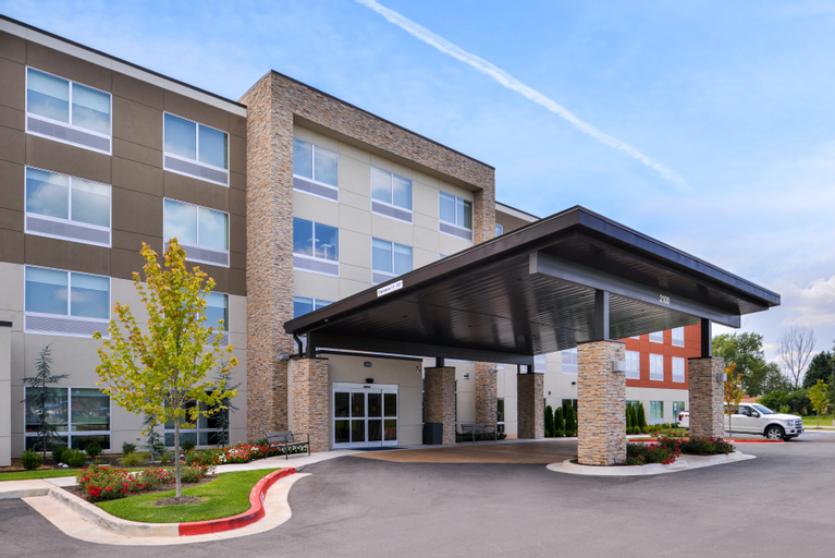 Exterior & Views 2, Holiday Inn Express & Suites SILOAM SPRINGS, Delaware