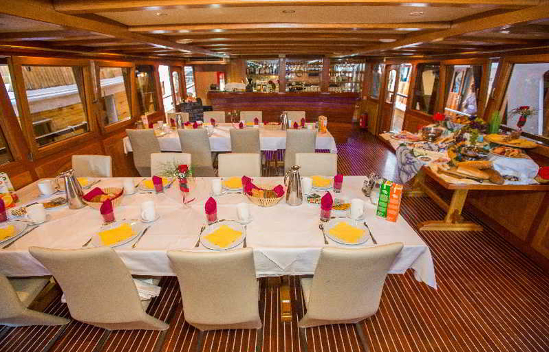 Food & Drinks 5, Cruise From Dubrovnik On M/Y Dalvin, Šibenik