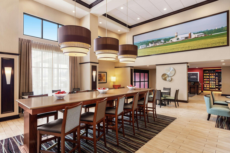 Food & Drinks 5, Hampton Inn & Suites Mount Joy/Lancaster West, Lancaster