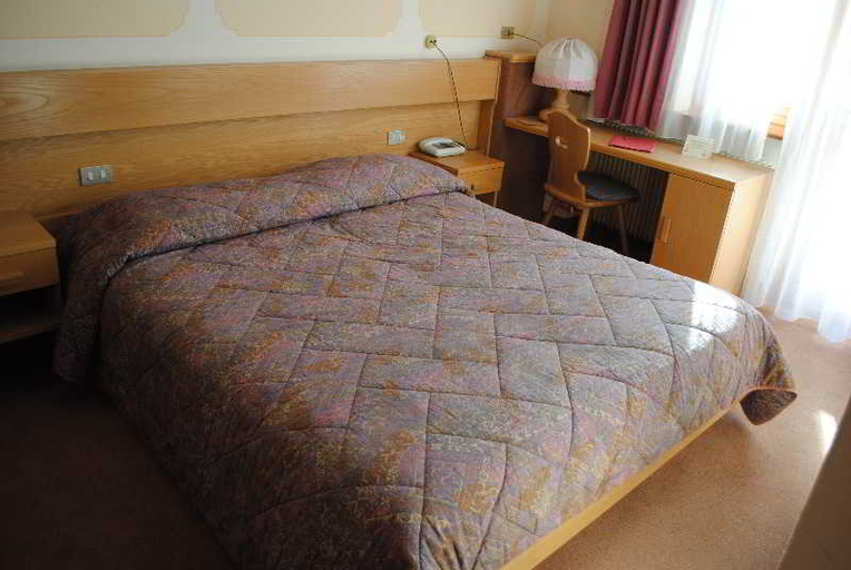 Bedroom 2, Monaco Sport Hotel, Belluno