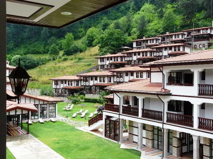 Exterior & Views
