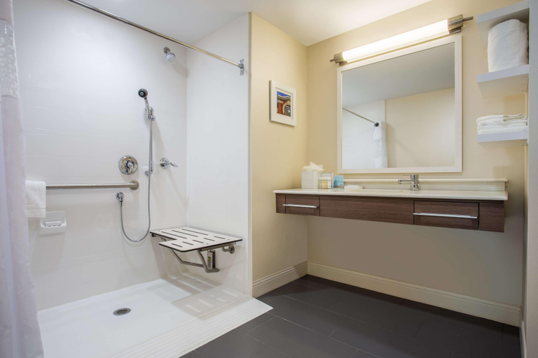 Bathroom 4, Hampton Inn & Suites Yonkers - Westchester, Westchester