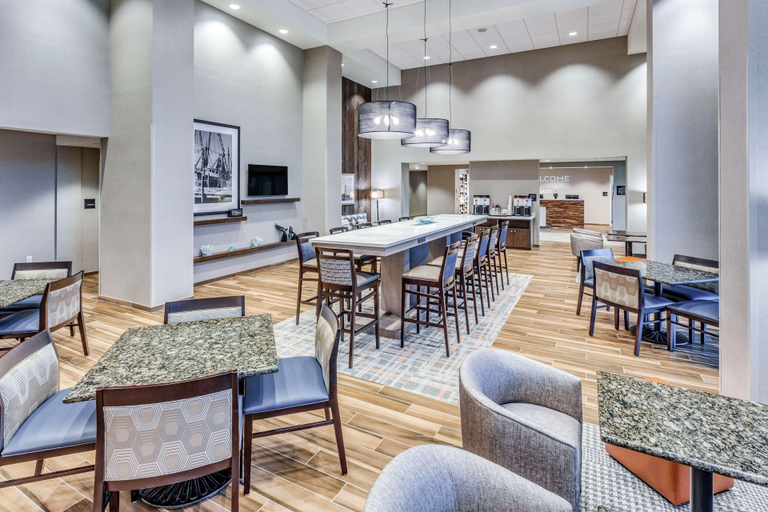 Public Area 2, Hampton Inn & Suites Kittery-Portsmouth, York